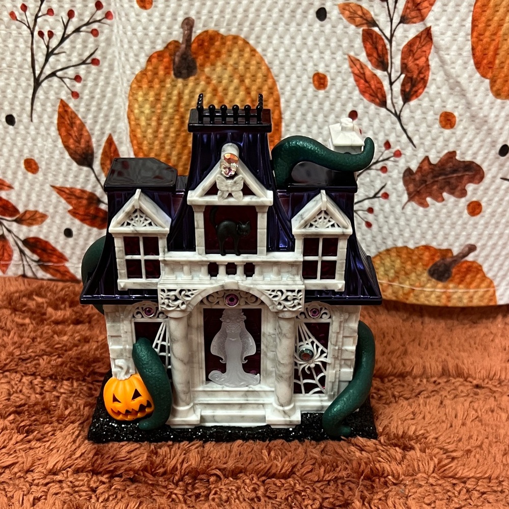 Bath and body works Halloween Haunted House Decor with Pumpkin and Green Vines